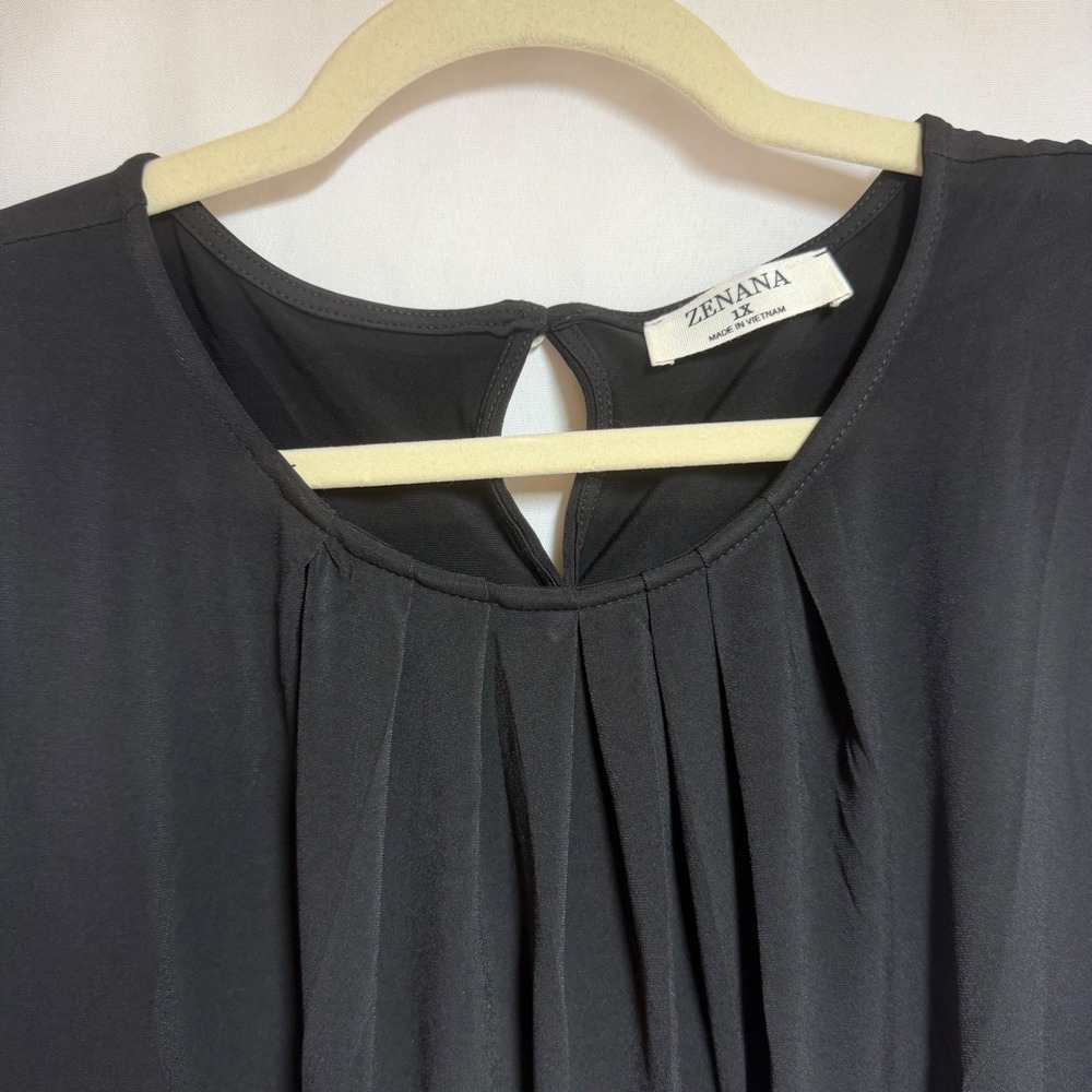 Zenana Black Sleeveless Pleated Neck Keyhole Back Blouse Top Womens 1X Office - Picture 2 of 8